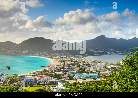 Philipsburg, Sint Maarten, paesaggio urbano di grande stagno di sale. Foto Stock