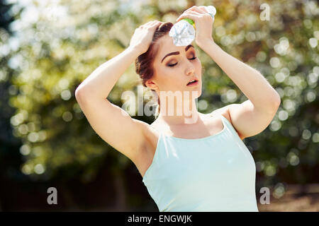 Ragazza stanco esercizio Foto Stock