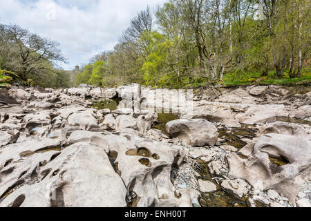 Le acque intorno a Pen y garreg diga in Elan Valley, Powys Foto Stock