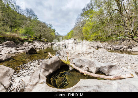 Le acque intorno a Pen y garreg diga in Elan Valley, Powys Foto Stock