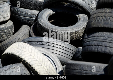 Auto rottami vecchi pneumatici usati Foto Stock