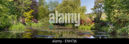 Vista panoramica dei giardini di Monet a Giverny, Francia. La casa e i giardini sono stati elencati tra le Maisons des Illustres e classificati come Jard Foto Stock