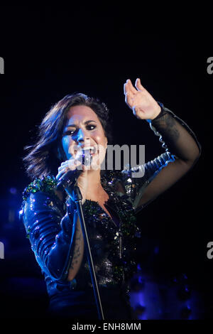 Phnom Penh Cambogia. Il 5 maggio, 2015. American pop star Demi Lovato esegue in Phnom Penh in Cambogia, il 5 maggio 2015. Demi Lovato eseguita presso l'isola di Diamante complesso in Phnom Penh per la prima volta martedì notte. Credito: Phearum/Xinhua/Alamy Live News Foto Stock