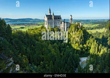 Il Castello di Neuschwanstein e al di sopra di Pöllatschlucht Gorge, il lago di Forggensee, lago Bannwaldsee, Schwangau, Ostallgäu, Algovia, Svevia Foto Stock