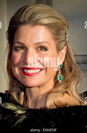 Amsterdam, Paesi Bassi. Il 5 maggio, 2015. Regina Maxima dei Paesi Bassi assiste il concerto di liberazione sul fiume Amstel di Amsterdam, Olanda, 5 maggio 2015. Foto: Patrick van Katwijk/ point de vue fuori - nessun filo SERVICE -/dpa/Alamy Live News Foto Stock