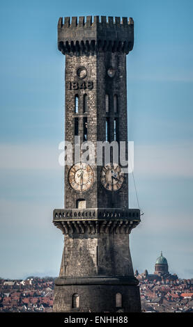 Victoria Tower è un Grade II Revival gotico su sei lati di clock tower si trova a fianco di Salisbury Dock in Liverpool Foto Stock