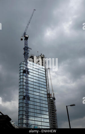 Il Lessico alto appartamento di lusso torre in fase di completamento a 261 City Road nel quartiere di Islington, Londra EC1V REGNO UNITO KATHY DEWITT Foto Stock