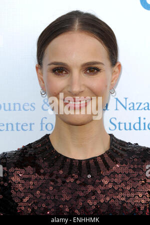 Beverly Hills, la California. Il 5 maggio, 2015. Natalie Portman arriva presso la UCLA Younes & Soraya Nazarian Centro per gli studi di Israele 5° Gala annuale tenutasi a Wallis Annenberg Centro per le Arti dello spettacolo il 5 maggio 2015 a Beverly Hills, la California./picture alliance Credit: dpa/Alamy Live News Foto Stock