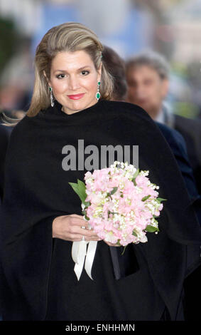 Amsterdam, Paesi Bassi. Il 5 maggio, 2015. Regina Maxima dei Paesi Bassi assiste il concerto di liberazione sul fiume Amstel di Amsterdam, Olanda, 5 maggio 2015. Foto: Albert Nieboer/EPR/ - nessun filo SERVICE -/dpa/Alamy Live News Foto Stock