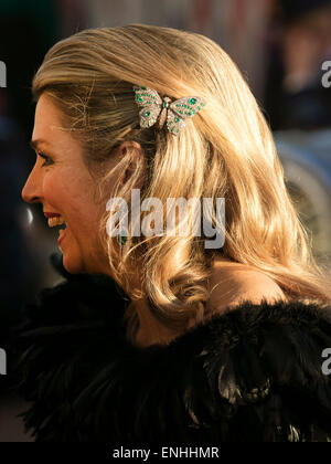 Amsterdam, Paesi Bassi. Il 5 maggio, 2015. Regina Maxima dei Paesi Bassi assiste il concerto di liberazione sul fiume Amstel di Amsterdam, Olanda, 5 maggio 2015. Foto: Albert Nieboer/EPR/ - nessun filo SERVICE -/dpa/Alamy Live News Foto Stock