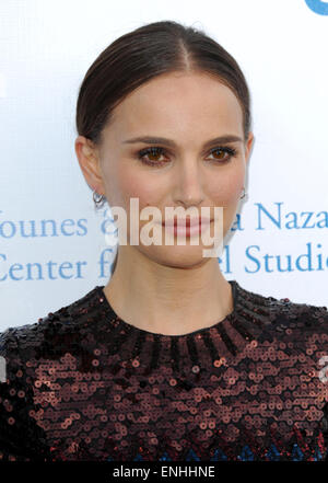 Beverly Hills, la California. Il 5 maggio, 2015. Natalie Portman arriva presso la UCLA Younes & Soraya Nazarian Centro per gli studi di Israele 5° Gala annuale tenutasi a Wallis Annenberg Centro per le Arti dello spettacolo il 5 maggio 2015 a Beverly Hills, la California./picture alliance Credit: dpa/Alamy Live News Foto Stock