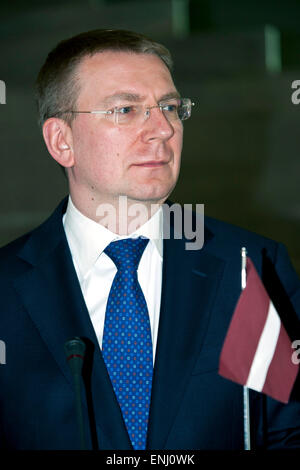 Elsinore, Danimarca. Il 6 maggio, 2015. Il lettone ministro degli affari esteri, il Sig. Edgars Rinkevics, foto della conferenza stampa a Elsinore, con la quale si conclude il 2 giorni ministro Baltic-Nordic riunione. Credito: OJPHOTOS/Alamy Live News Foto Stock