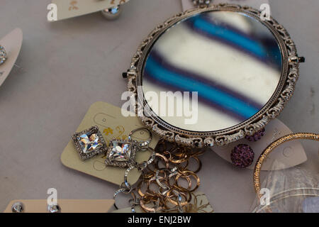 Close up del mercato aperto di accessori Foto Stock