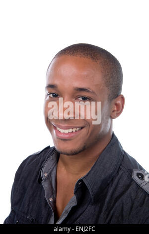 African American uomo sorrisi su sfondo bianco Foto Stock