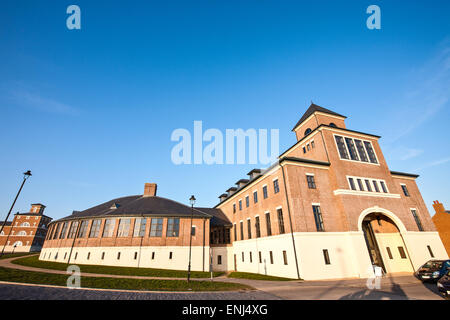 Poundbury,Dorset, vicino a Dorchester un moderno sviluppo di alloggiamento vistato dal principe Charles progettato in una simulazione in similpelle di vecchio stile. Foto Stock