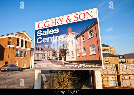 Poundbury,Dorset, vicino a Dorchester un moderno sviluppo di alloggiamento vistato dal principe Charles progettato in una simulazione in similpelle di vecchio stile. Foto Stock