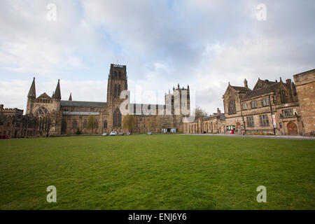 La Cattedrale di Durham e la Biblioteca universitaria e il palazzo verde Foto Stock