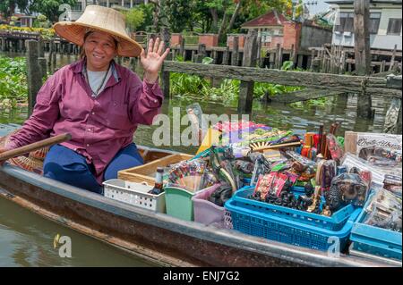 Imbarcazione locali del fornitore. Bangkok. Della Thailandia Foto Stock