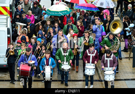 La Dutch Jaydee Brass Band condurre uno stile New Orleans 2a linea processione al 2015 città di Derry Jazz Festival. Foto Stock