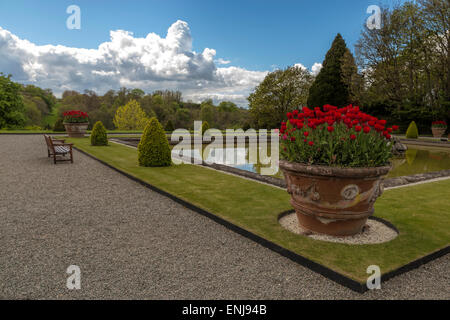 La molla umore nel paesaggistico di acqua inferiore terrazza giardino presso il Palazzo di Blenheim, Woodstock, Oxfordshire, Inghilterra, Regno Unito. Foto Stock