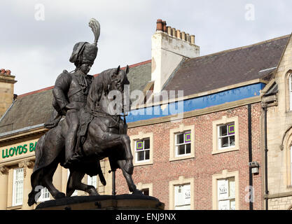 Statua del marchese di Londonderry, Clarles William paletta Tempest Stewart, in Durham Market Place, artista Monti Raffaelle Foto Stock