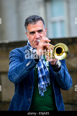 Joep Habraken dal Jaydee Brass Band, dai Paesi Bassi, effettuando al 2015 città di Derry Jazz Festival. Foto Stock