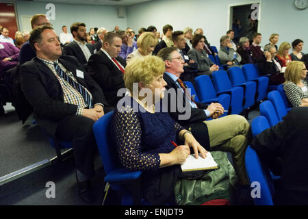 2015 elezione hustings a inverness college. Foto Stock