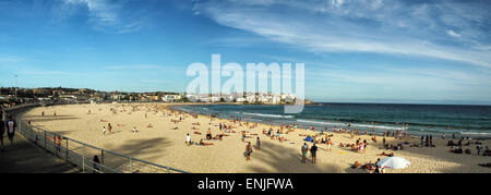 Serata estiva a Bondi Beach a Sydney, in Australia. Foto Stock