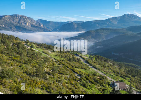 Di prima mattina nebbia valle Trigance Francia Foto Stock