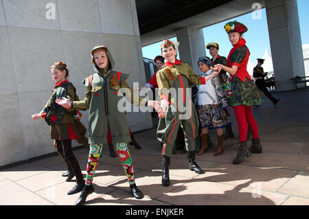 Mosca, Russia. 06 Maggio, 2015. Cadetti militari della Russia parade presso la Collina Poklonnaya a Mosca per contrassegnare il settantesimo vittoria evento della durata di un giorno in anticipo dei principali 9 maggio sfilano in Piazza Rossa. © Geovien in modo pacifico/press/Alamy Live News Foto Stock