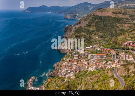 Cinque Terre borgo di Riomaggiore in Liguria, Italia Foto Stock