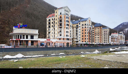 Sochi, Russia - 13 Febbraio 2015: Rosa Khutor Alpine Resort in Sochi Foto Stock