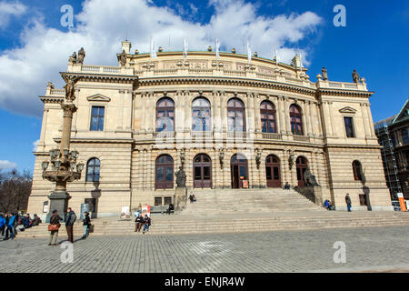Il Rudolfinum, un auditorium di musica su Jan Palach Square a Praga, Repubblica Ceca Foto Stock
