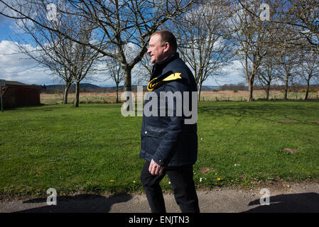 Drew hendry e procacciatori d'affari sul 2015 Campaign Trail in smithton, Inverness. Foto Stock