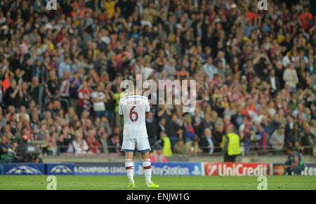 Camp Nou, Barcellona, Spagna. 06 Maggio, 2015. Monaco di Baviera Thiago Alcantara reagisce durante la UEFA Champions League semi-finale prima gamba partita di calcio tra FC Barcelona e FC Bayern Monaco di Baviera al Camp Nou, Barcellona, Spagna, 06 maggio 2015. Foto: Peter Kneffel/dpa/Alamy Live News Foto Stock