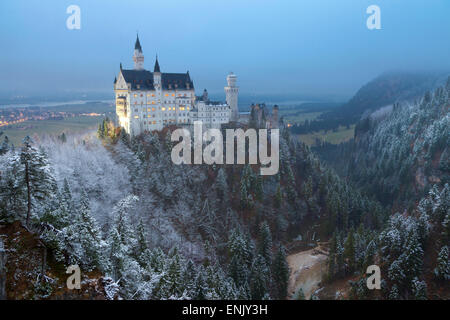 Il Castello di Neuschwanstein in inverno, Fussen, Baviera, Germania, Europa Foto Stock