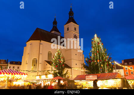 Mercatino di Natale di Neupfarrplatz, Regensburg, Baviera, Germania, Europa Foto Stock