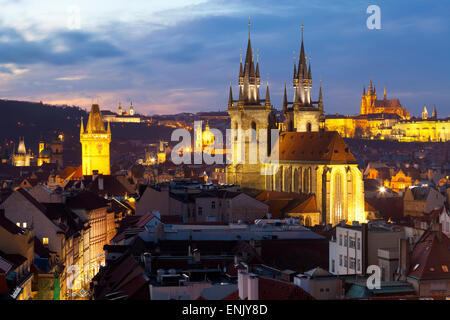 Panoramica del centro storico al tramonto, Praga, Repubblica Ceca, Europa Foto Stock