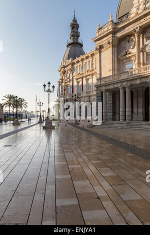 Piazza del Municipio su un autunno la mattina presto, Cartagena, Regione di Murcia, Spagna, Europa Foto Stock