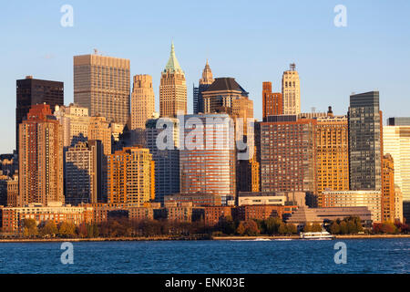 Il centro di Manhattan attraverso il fiume Hudson, New York, Stati Uniti d'America, America del Nord Foto Stock