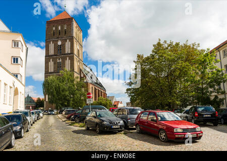 Ex Chiesa di San Nicholas ("Nikolaikirche') (1230), ora un centro culturale nella città anseatica di Rostock, Germania. Foto Stock