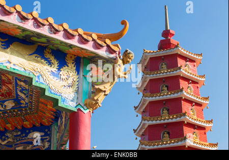 Pagoda presso il Monastero dei Diecimila Buddha, Shatin, Nuovi Territori di Hong Kong, Cina, Asia Foto Stock