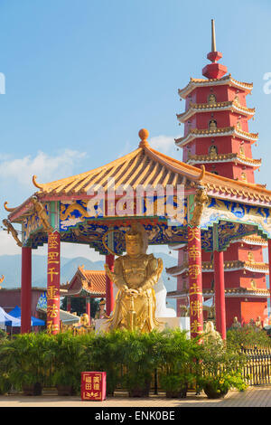 Pagoda presso il Monastero dei Diecimila Buddha, Shatin, Nuovi Territori di Hong Kong, Cina, Asia Foto Stock