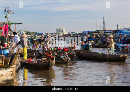 Cai Rang mercato galleggiante, Can Tho, Delta del Mekong, Vietnam, Indocina, Asia sud-orientale, Asia Foto Stock