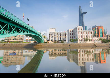 Bitexco Financial Tower e Ben Nghe River, Ho Chi Minh City, Vietnam, Indocina, Asia sud-orientale, Asia Foto Stock