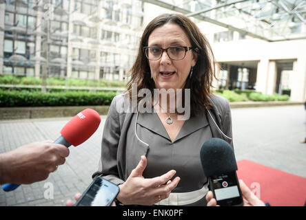 Bruxelles, BXL, Belgio. Il 7 maggio, 2015. Cecilia Malmstram, il commissario UE per il commercio arriva per l'Unione europea per gli affari esteri, i ministri del commercio incontro a livello europeo la sede del Consiglio a Bruxelles, in Belgio il 07.05.2015 da Wiktor Dabkowski Credito: Wiktor Dabkowski/ZUMA filo/Alamy Live News Foto Stock