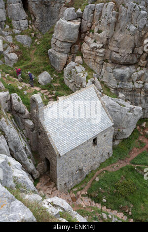 San Govan della cappella di San Govan's Head, vicino a Pembroke, Pembrokeshire, Wales, Regno Unito, Europa Foto Stock