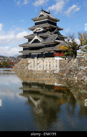 Matsumoto-jo il legno (castello), Matsumoto, Central Honshu, Giappone, Asia Foto Stock