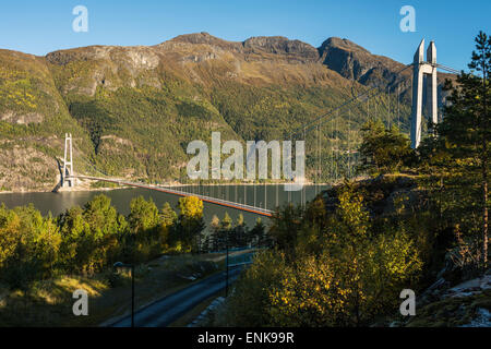 La Hardanger ponte (Hardangerbrua) oltre l'Hardangerfjord, Norvegia Foto Stock