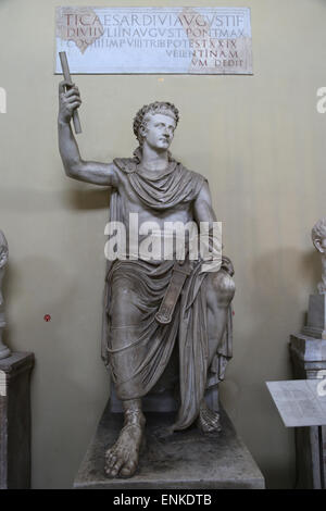 Statua con allegata la testa dell'imperatore romano Tiberio (42 BC-37AD). Il marmo. 41-54 annuncio. Musei Vaticani, Chiaramonti. Foto Stock